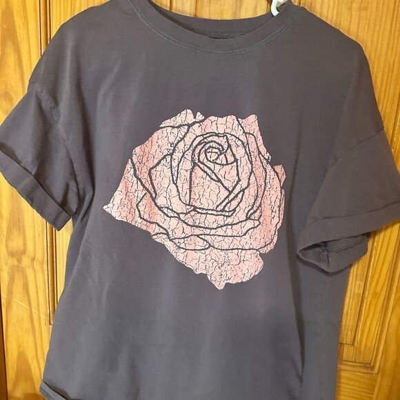 Tops - Gray T-Shirt with Pink Rose Graphic